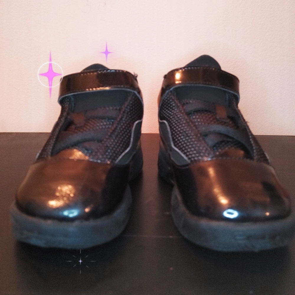 LIKE NEW JORDAN MAX AURA 2s. Patent leather, little to No Creasing & SuperClean!